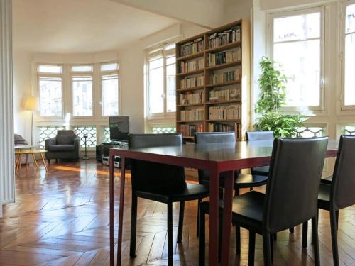 Saint-Lambert Apartment | Charme Vaugirard Procession CityCosy