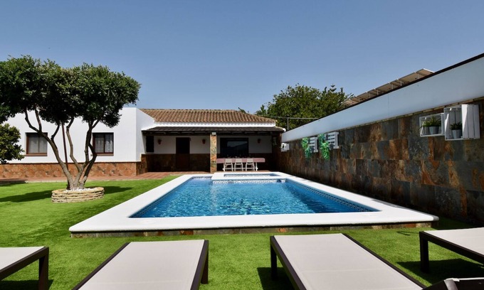 Chiclana de la Frontera Villa | Charming Casa El Descansito, for a vacation of disconnection
