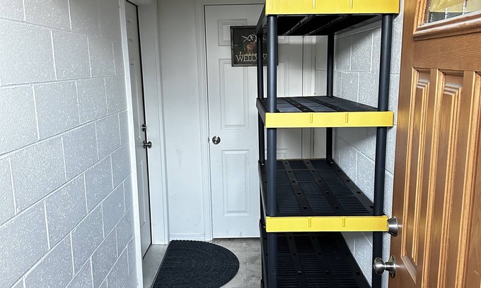 Russian Jack Park Apartment | Charming 1 bed 1 bath apartment 5 mins from downtown Anchorage