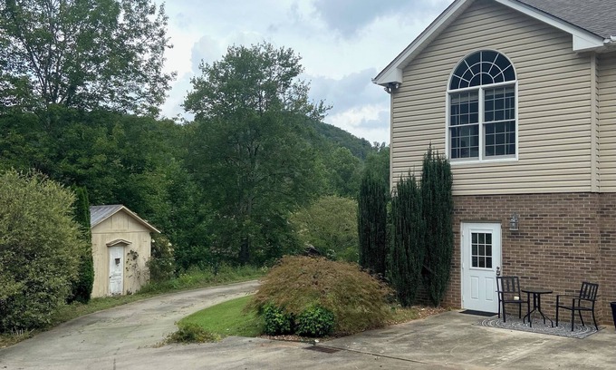 Moravian Falls Apartment | Charming 1 bed 1 bath apartment on 6 acres in Moravian Falls