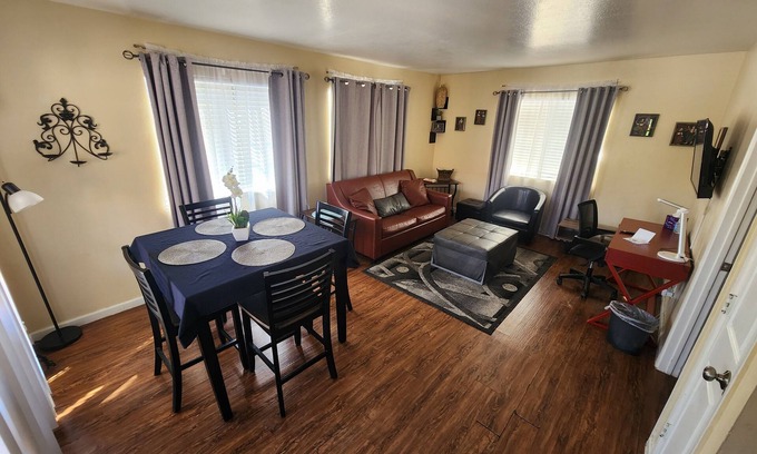 Keeling Apartment | Charming 1-bed apt, cook-ready kitchen, laundry,5-8 mins to U of A and Downtown