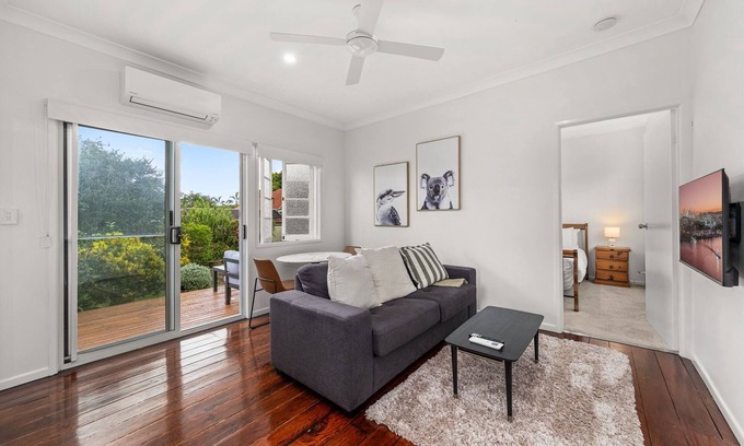 Bald Hills House | Charming 1-Bed Cottage with Garden Retreat