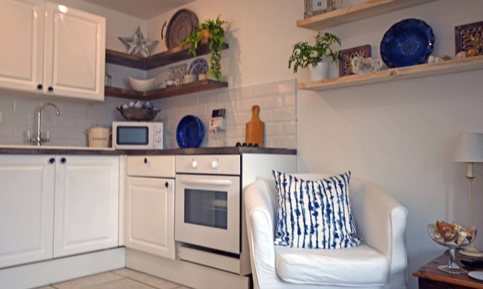 Pembroke House | Charming 1-bed Cottage in Pembroke Close to Castle