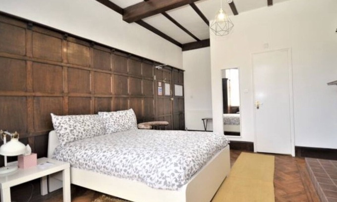 Wood Green Apartment | Charming 1-bed Studio in London