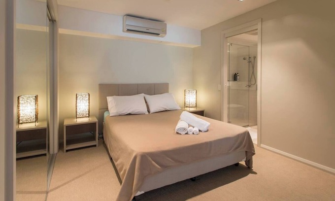 South Brisbane Apartment | Charming 1-bedroom apartment with AC, WiFi in lovely South Brisbane