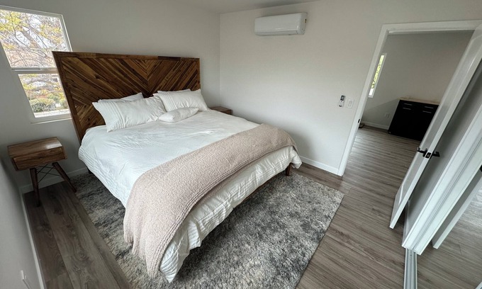 Clairemont Mesa West House | Charming 1-bedroom 1-bath in marvelous San Diego with AC