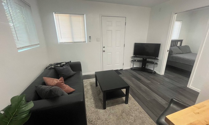 Farmington Apartment | Charming 1-bedroom apartment in enchanting Farmington with AC