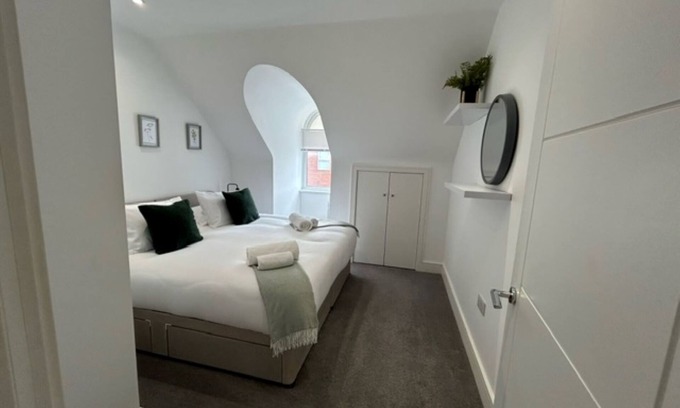 Runnymede Apartment | Charming 1 bedroom apartment in chertsey