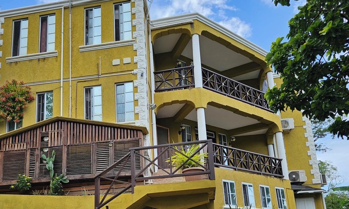 True Blue Apartment | Charming 1-Bedroom Apartment #2 | 5 Min to SGU