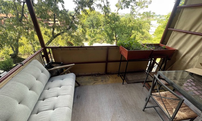 North Rosslyn Apartment | Charming 1-bedroom apartment close to everything