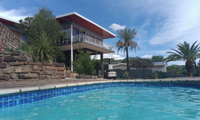 Windhoek Apartment | Charming 1-bedroom apartment with WiFi, AC and pool in enchanting Windhoek