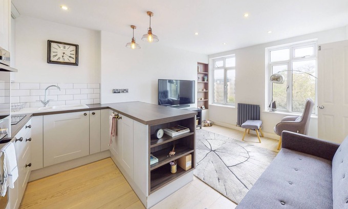 Brixton Apartment | Charming 1 Bedroom Apartment in Brixton Hill