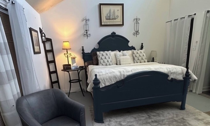 Albany Apartment | Charming 1-bedroom apartment Tranquil Pondside- 5mins from downtown