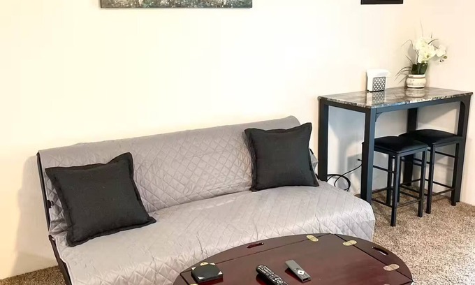 SeaTac Apartment | Charming 1-bedroom apartment in superb Burien with WiFi, fitness room