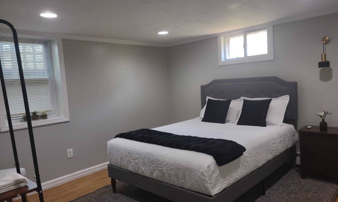 Shirley House | Charming 1-bedroom apartment-20 minutes from the Hamptons! 10 minutes from beach