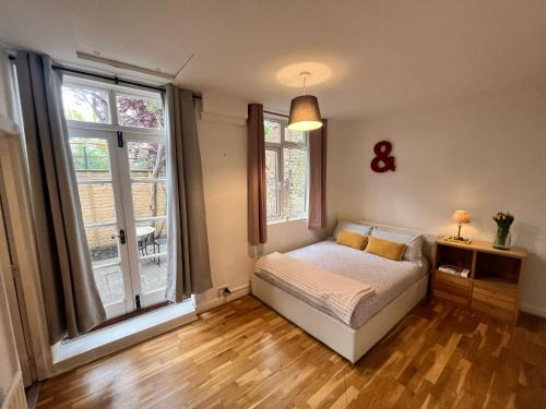 Southfields Apartment | Charming 1-bedroom apartment Southfields, London