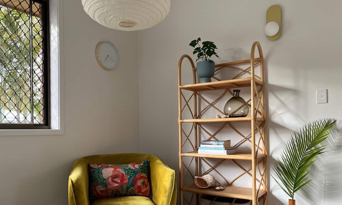 Scotts Head Apartment | Charming 1 bedroom apartment by the sea - 4 mins from everything