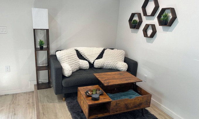 North Long Beach House | Charming 1-bedroom bungalow in fabulous Long Beach with WiFi, AC