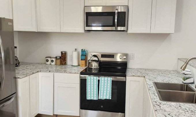 Rokers Point Condo | Charming 1-bedroom Beachfront condo in serene Steventon