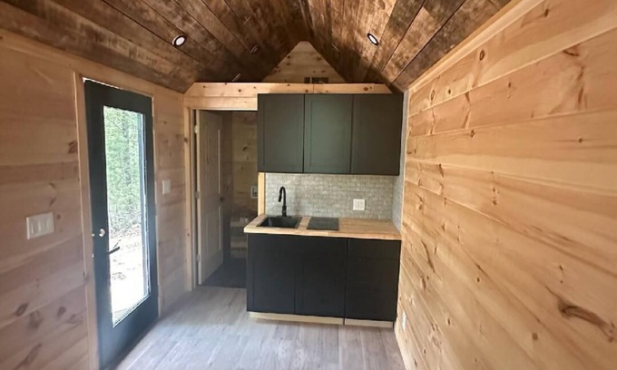 Jasper Cabin | Charming 1-bedroom cabin in delightful Jasper with AC