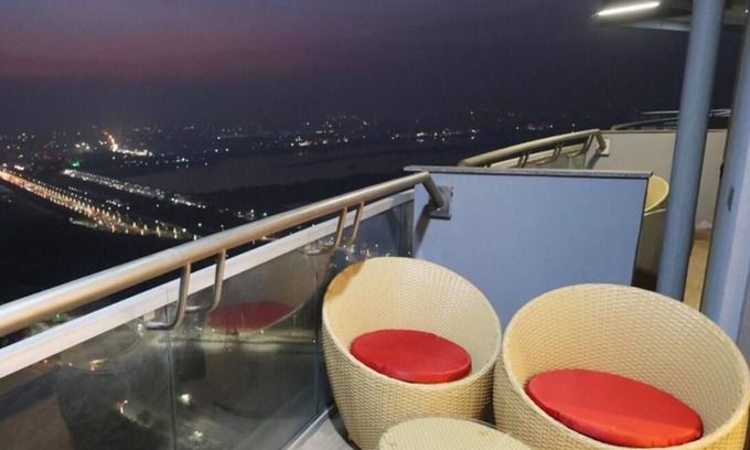 Noida Apartment | Charming 1-bedroom city and river view apartment in pleasant Noida with WiFi, AC