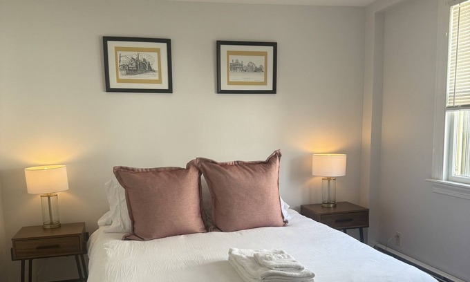 Salem Apartment | Charming 1 Bedroom Condo on Salem Common, Parking