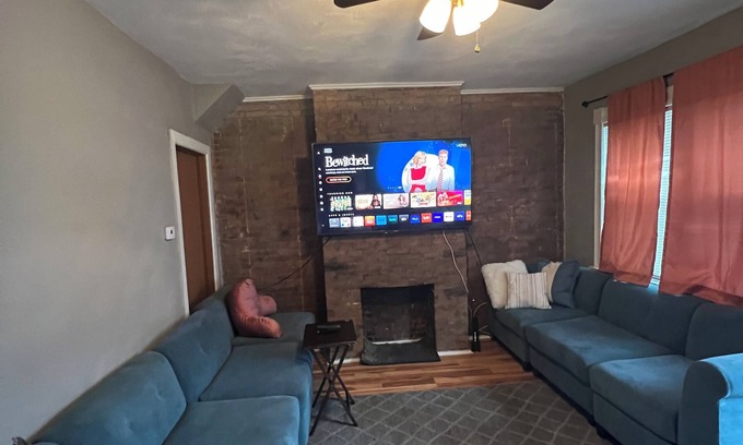 South Side House | Charming 1-bedroom house with AC, WiFi in lovely Pittsburgh Southside