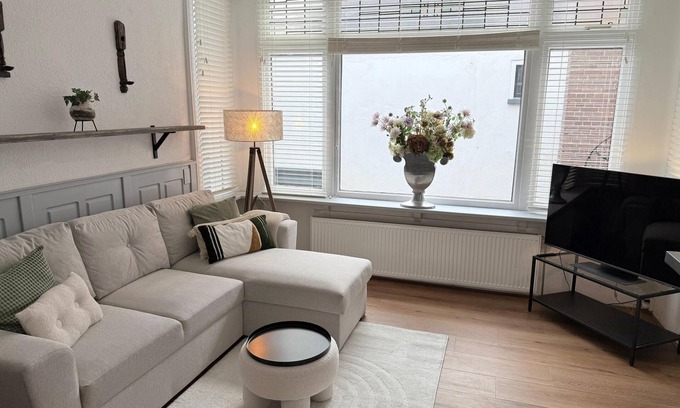 Apeldoorn House | Charming 1-bedroom house in delightful Apeldoorn with WiFi