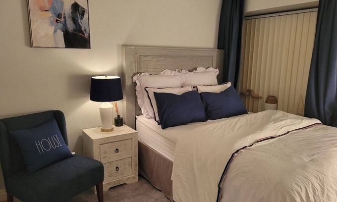 Las Vegas House | Charming 1-bedroom house in amazing Las Vegas with AC, fitness room