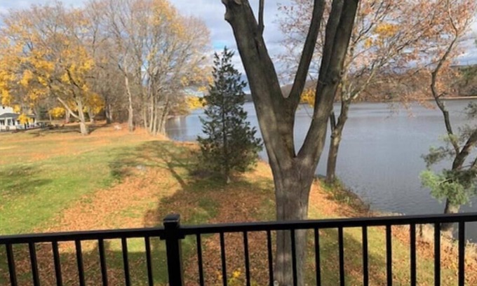 Village of Waterford House | Charming 1-bedroom house in enchanting Waterford with WiFi, fitness room