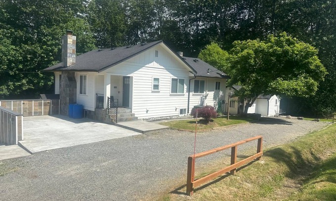 Kirkland House | Charming 1-bedroom house with WiFi, AC in serene Kirkland