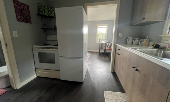 West Salem House | Charming 1-bedroom house with AC, WiFi in serene Salem