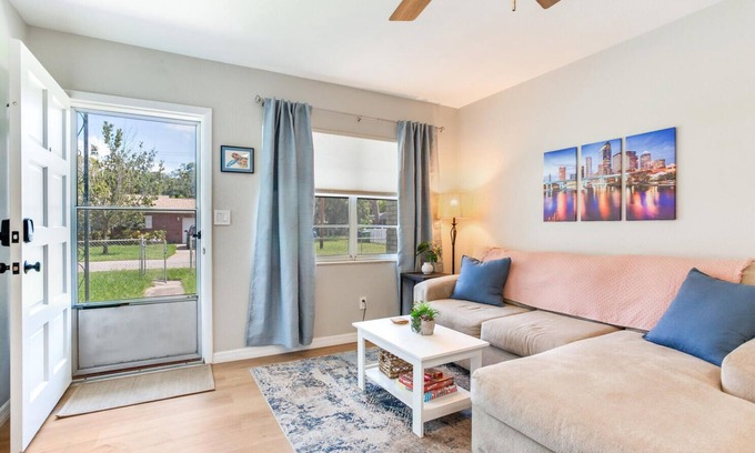 Tampa House | Charming 1-bedroom house in marvelous Tampa with AC