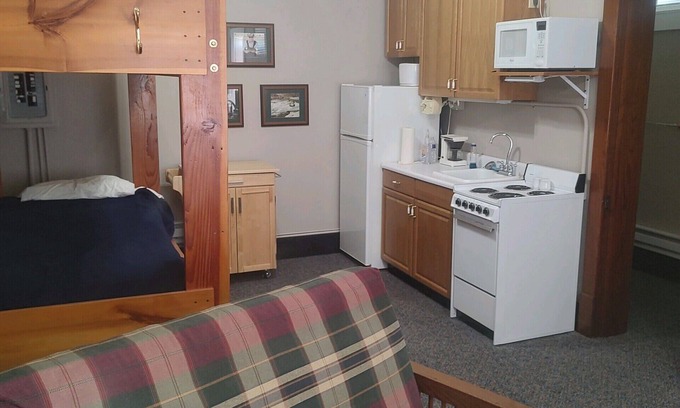 Garfield Apartment | Charming 1-bedroom Hunter's Retreat - sleeps 4