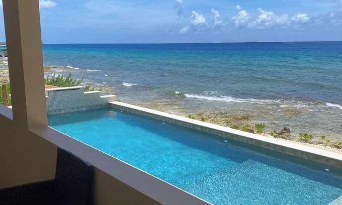 Creek House | Charming 1-bedroom house by the sea in quaint Cayman Brac
