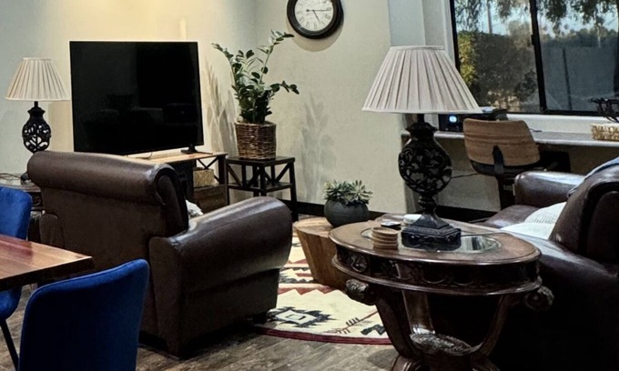 Peoria Cottage | Charming 1-bedroom QT Cottage with AC, WiFi near 1 mile P83, Arrowhead Mall