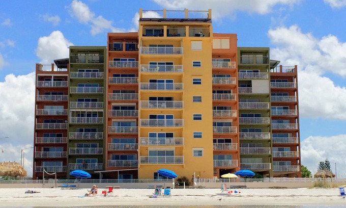 Indian Shores Condo | Charming 1 Bedroom Condo on Gulf of Mexico Beach