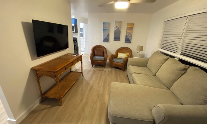 Jensen Beach Cottage | Charming 1-bedroom cottage in welcoming Jensen Beach with WiFi, AC