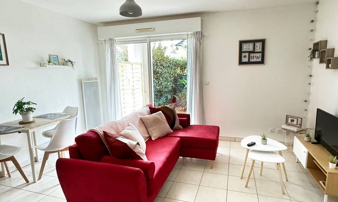 Cambo-les-Bains Apartment | Charming 1-BR Apt in Quiet Area, 20 mins Walk to Center, Parking, WiFi, Pet-Friendly, Terrace