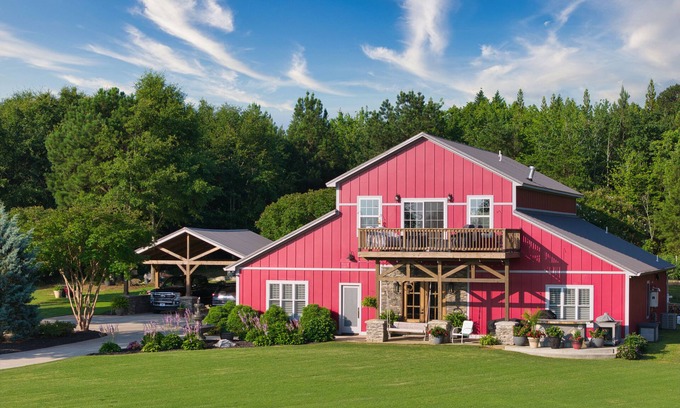 Easley House | Charming 1200 sqftn one BR barndominium upstairs apartment with mountain views.