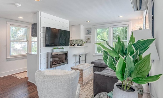 Isle of Palms Apartment | Charming 1950s Beach Cottage Apt A