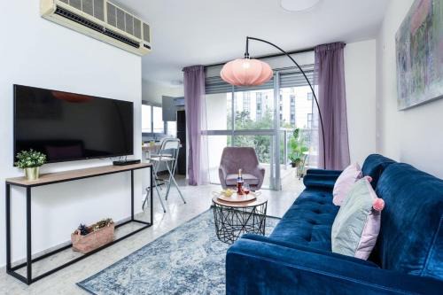 Tel Aviv City Center Apartment | Charming 1BR Apt w Balcony In the Heart of TLV with Mamad by Sea N' Rent