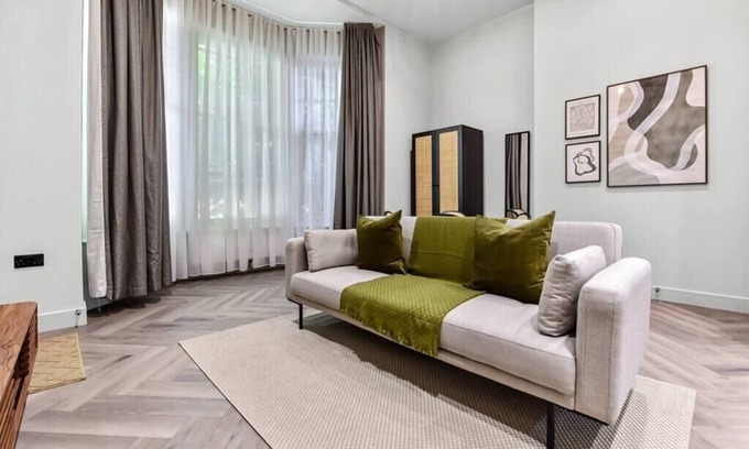 Springfield Apartment | Charming 1BR Oasis in the Heart of Clapton Common