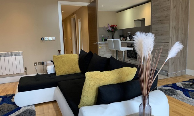 Norbiton Apartment | Charming 2-bed Apartment in Kingston Upon Thames