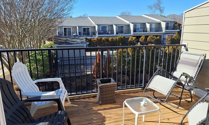 The Pines House | Charming 2-BD Townhome, POOL, SLEEPS 6 - short walk to town, beach & boardwalk