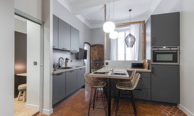 Old Town Apartment | Charming 2 Bdr Old Town - AC