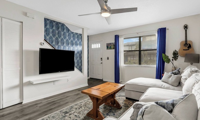 Palm Valley House | Charming 2-bedroom townhome in marvelous Ponte Vedra Beach with WiFi, AC