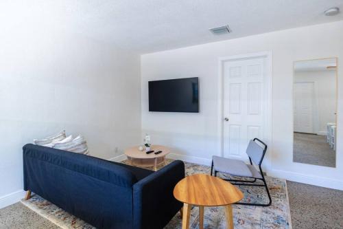 Riverside Park Apartment | Charming 2 bed 1 bath Gem 10 min to Beach!