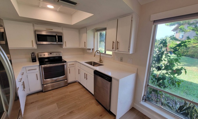 Palm River Estates Condo | Charming 2 bed /2 bath condo - minutes to beaches, shopping, fine dining.