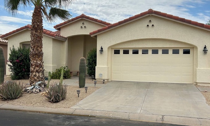 Oakwood House | Charming 2 bed/2 bath home w/pool, WiFi, AC in Chandler gated community